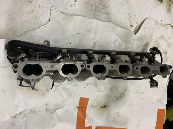 BMW M5 E34 intake plenum with injectors fuel galerie S38B36 Motor throttle bodies 46mm